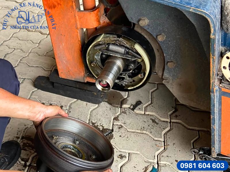 Kiểm tra - Sửa chữa bố thắng xe nâng dầu