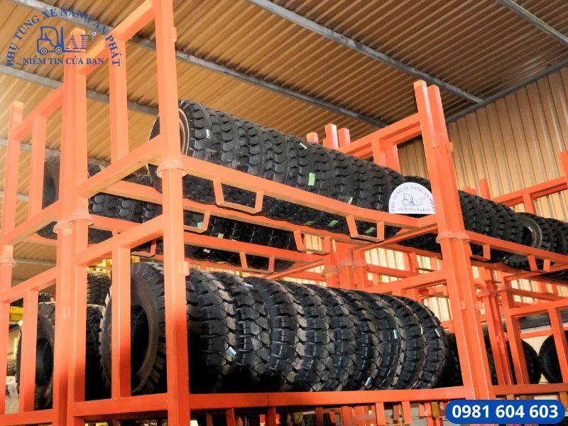Nhà kho cung cấp lốp xe nâng hàng nhập khẩu tại TPHCM