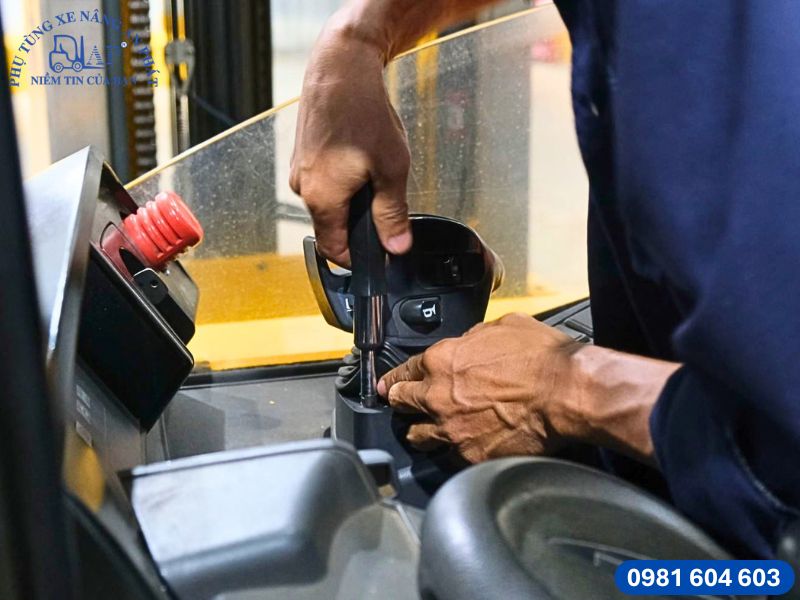 Sửa chữa xe nâng điện nhanh tại An Phát