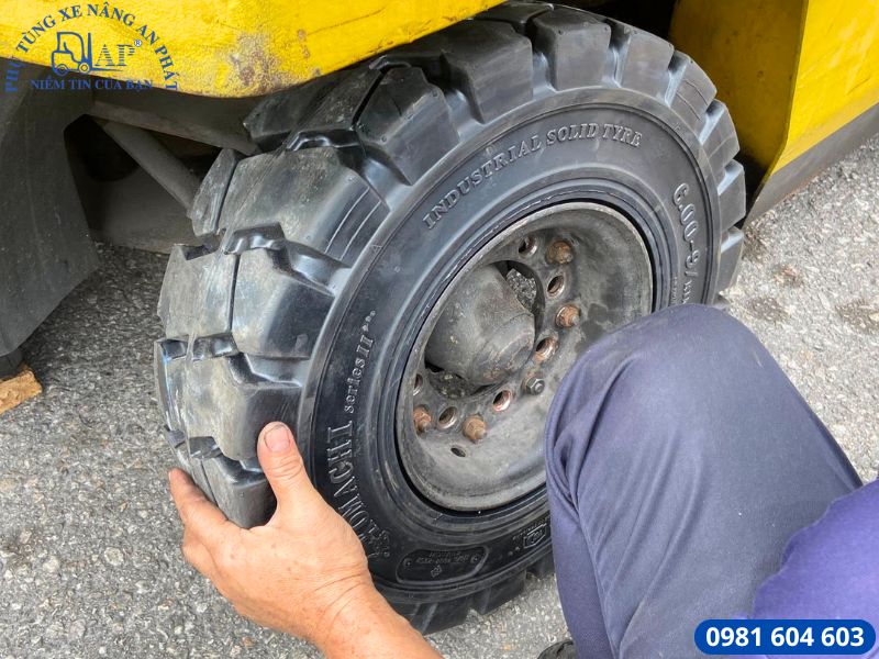 Kiểm tra - Sửa vỏ xe nâng chuyên nghiệp