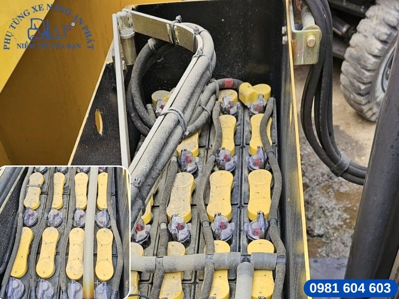 Bình điện xe nâng đang chờ bảo dưỡng
