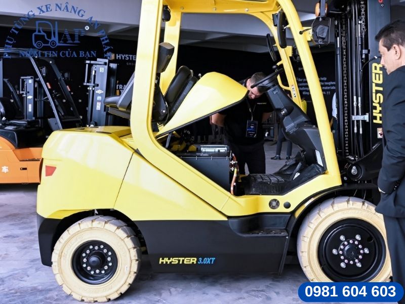 Kiểm tra xe nâng điện Hyster trước bảo dưỡng