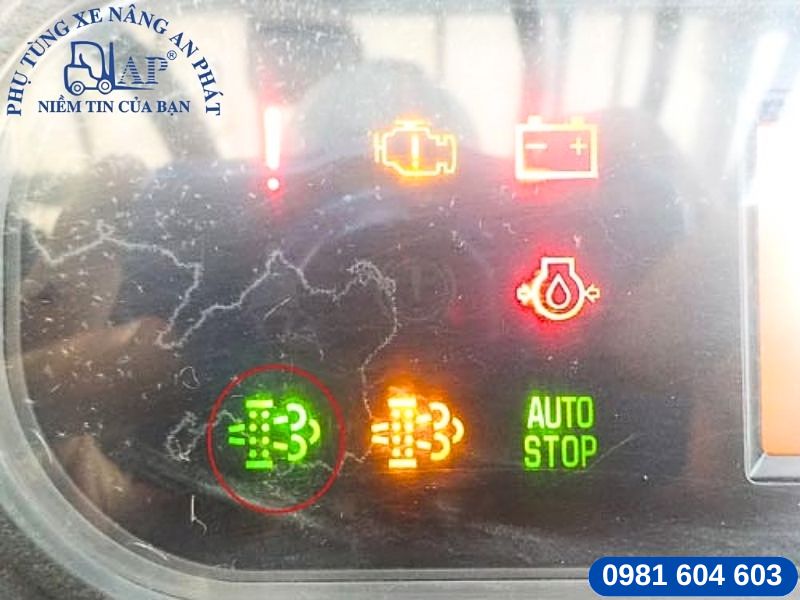 Màn hình hiển thị cảnh báo lỗi xe nâng điện