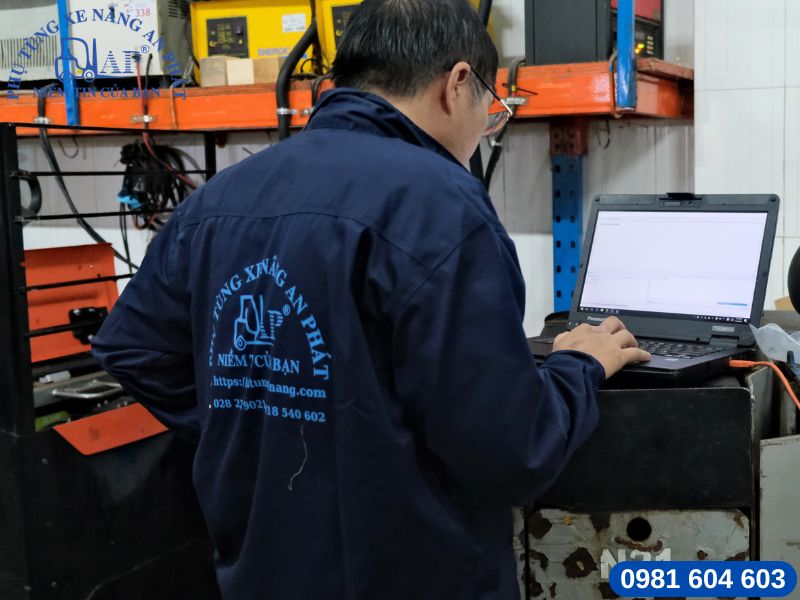 Chẩn đoán sửa xe nâng điện Komatsu hiệu quả