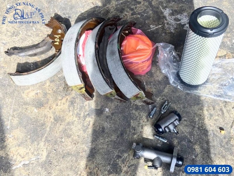 Kiểm tra phụ tùng xe BT trước thay mới
