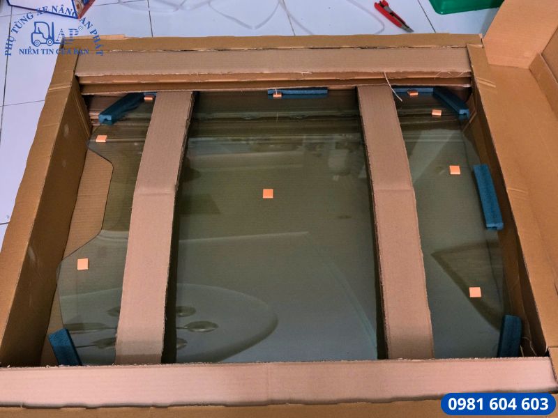 Nhập kho kính cabin sau xe nâng nhập khẩu
