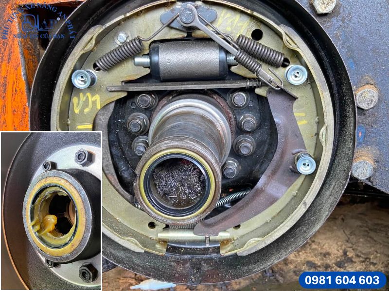 Tháo vệ sinh định kỳ cụm bố thắng xe